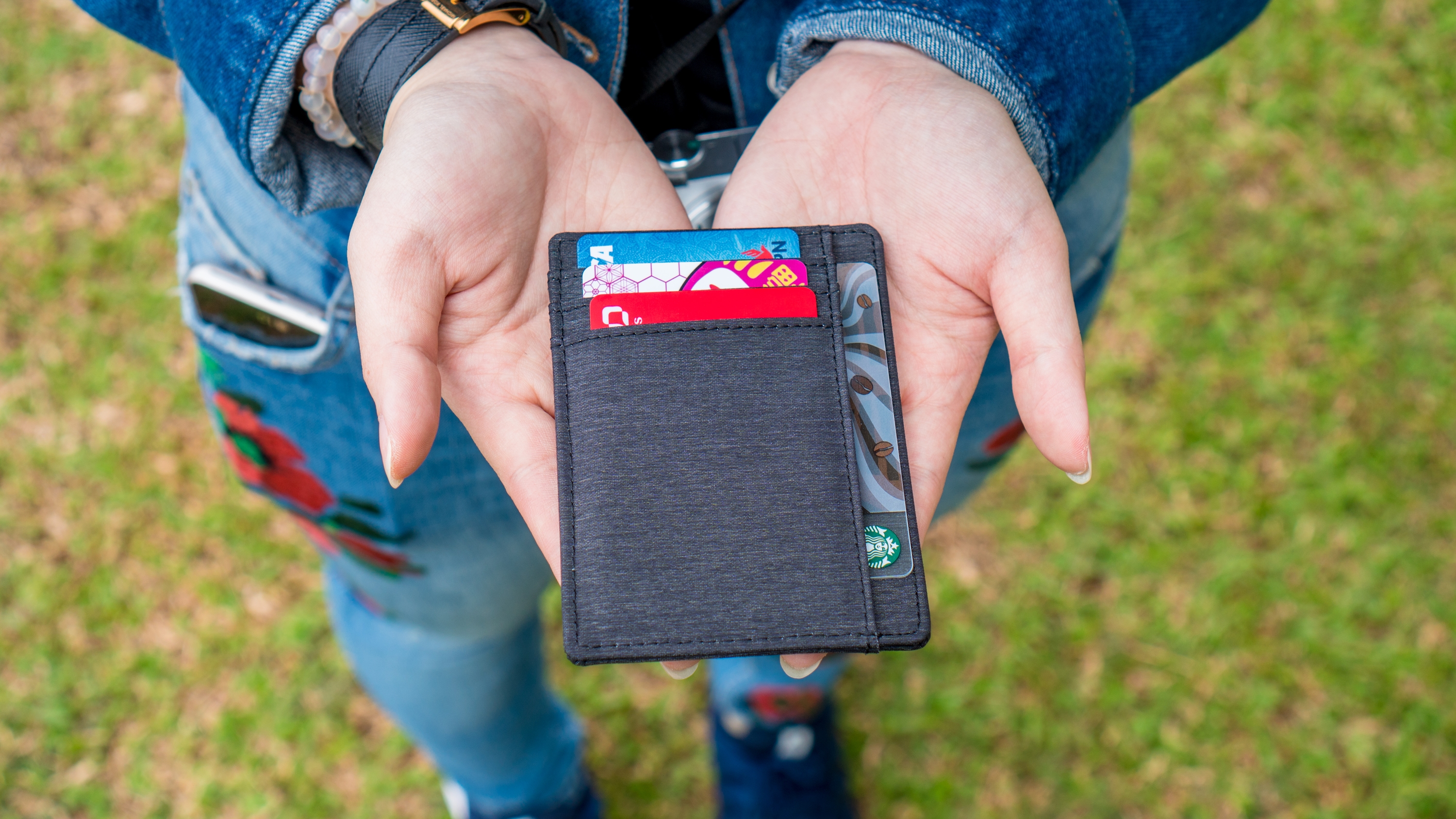 Benefits of carrying a front pocket wallet - Antigua News Room