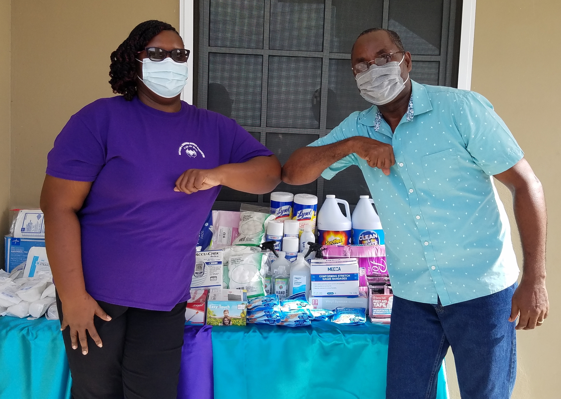 Richard Lewis donates to Gray’s Farm Clinic and the Five Islands ...