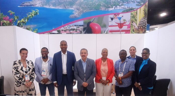 Representatives of the Royal Caribbean Group, Antigua and Barbuda Ministry of Tourism and the Tourism Authority following the signing (Image - April 2022)