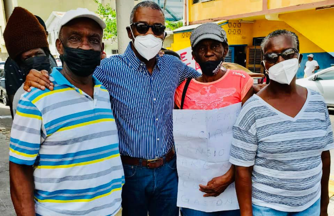 lovell-with-pensioners-687x445-1 (1)