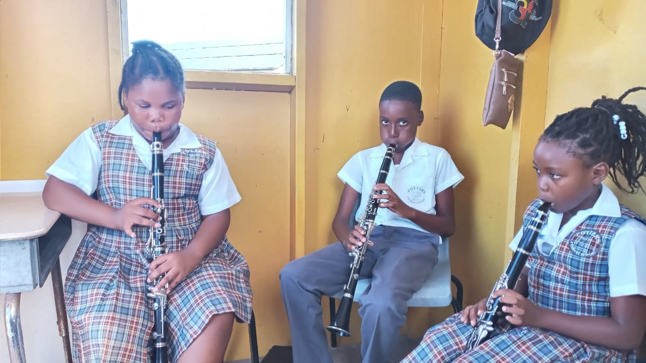 The ABYSO presents the gift of music to the Potters Primary School