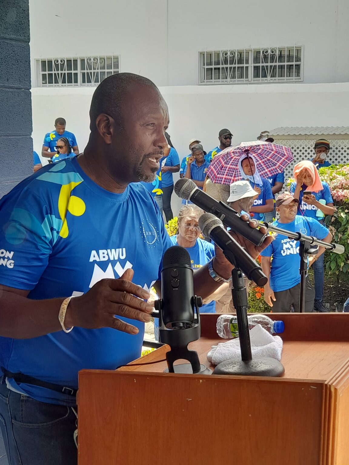 union-leader-criticizes-government-s-offer-to-former-liat-employees-as